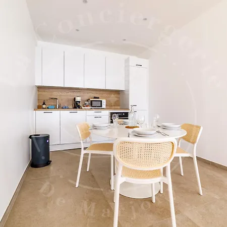 élégance Côtière - Vue Imprenable, à 5 Min Apartamento